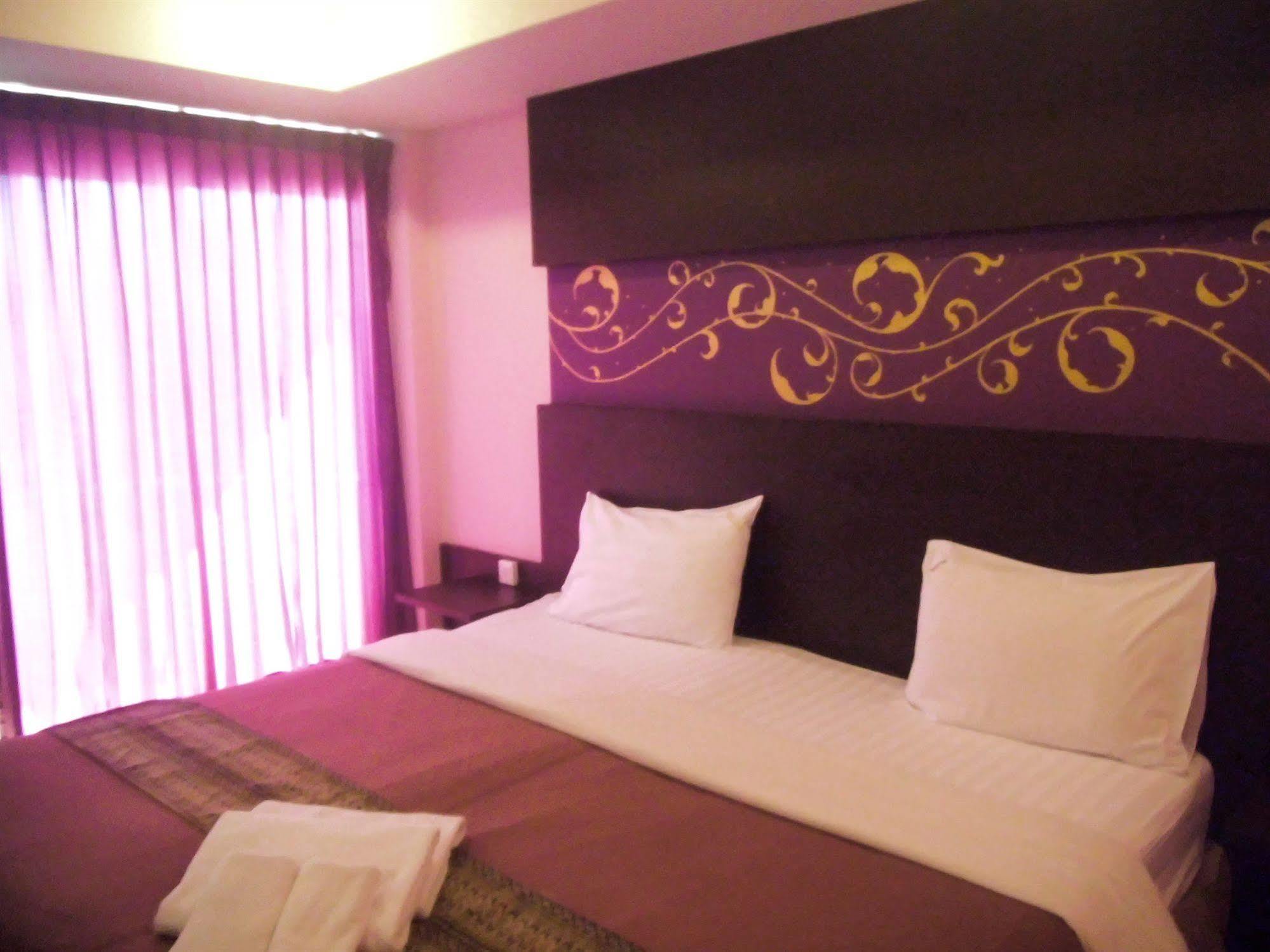 Hotel Baan Chalelarn HHQ Zewnętrze zdjęcie